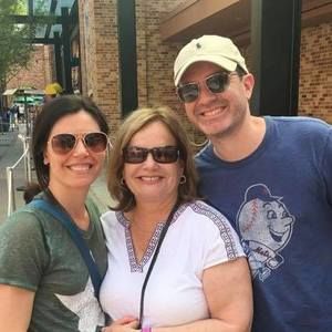 Meet your Posher, Holly